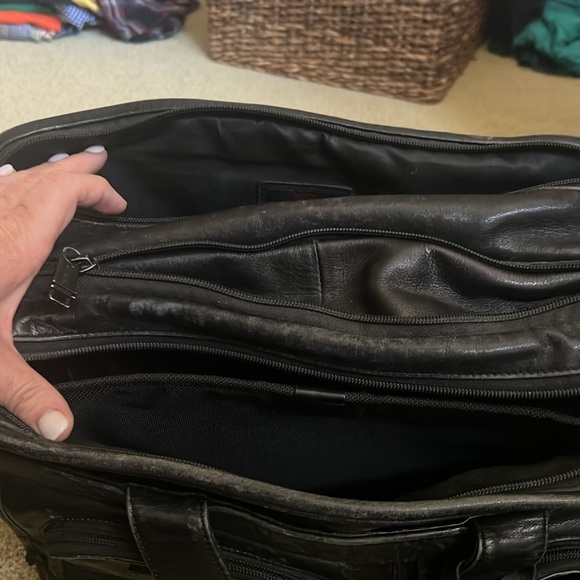 Tumi black leather briefcase computer bag - Picture 6 of 6
